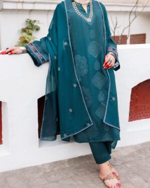 JA015
Almirah Green Dobby Jacquard 3 piece Stitched
