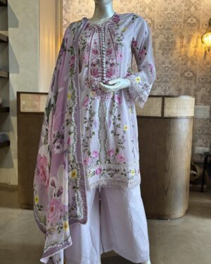 AL07
3pc Embroidered stitched Lawn Suit